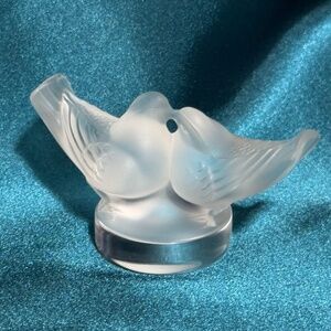 Lalique Frosted Kissing Love Birds 3" long Signed
